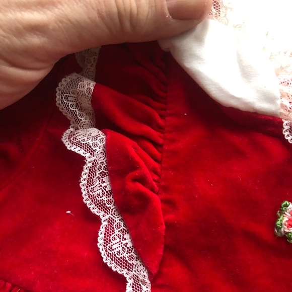 Vintage Red Velvet Baby Dress with Lace Collar - Picture 4 of 8